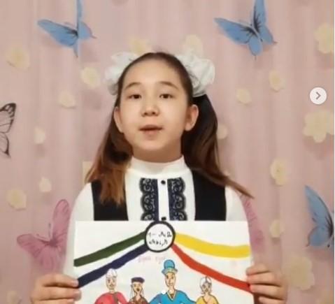 4 "А" сынып оқушылары Ринатқызы Аяулым мен Аманжол Адияның мерекелік жыр-шашулары