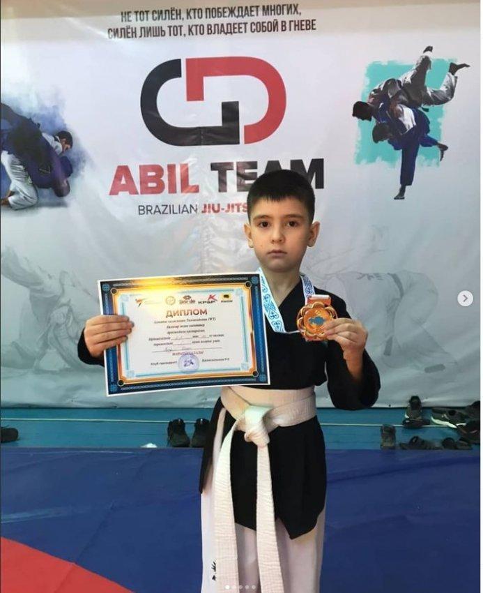 Жас спортшы. 2 "Ә" сынып оқушысы Аксу Онур