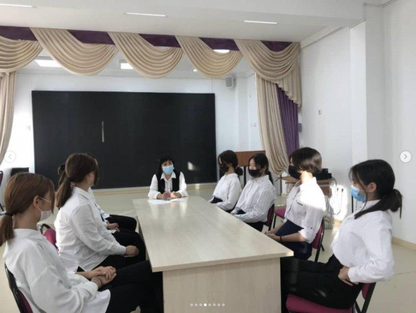 «Қыздарға әсемдік жарасады!» тақырыбындағы әңгіме – сұхбат