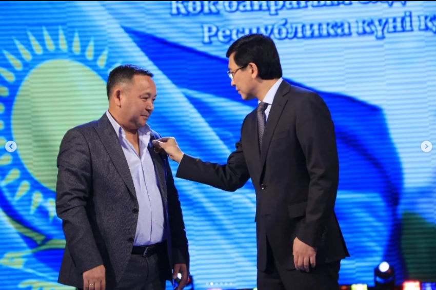 "Білім беру ісінің құрметті қызметкері" төсбелгісінің иегері